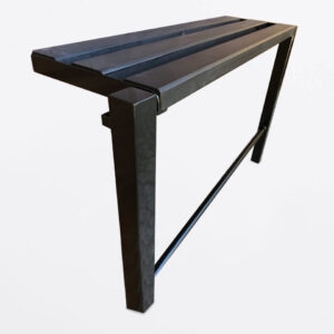 Ławka Form Wood B – elegancka ławka cmentarna z drewna i czarnej konstrukcji stalowej do nagrobków, minimalistyczny element wyposażenia przestrzeni pamięci.