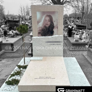 Zdjęcie na krysztale L – wysokiej jakości fotografia nagrobkowa na kryształowej płycie do personalizacji pomnika.